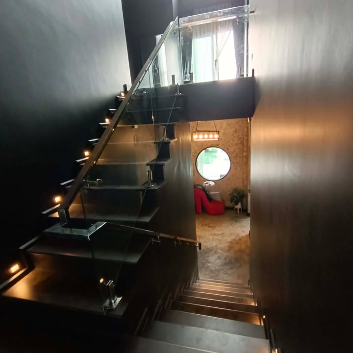 ราวบันไดสแตนเลสภายในบ้าน โคราช